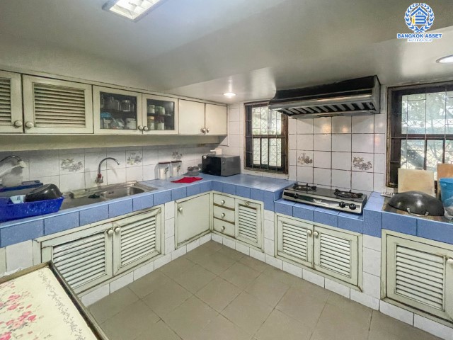 *****อาคารพาณิชย์มือสองย่านนนทบุรี อาคารพาณิชย์ ติดถ.แจ้งวัฒนะ เนื้อที่มากถึง 38 ตร.ว. ฟังก์ชันจัดเต็มถึง 6 ห้องนอน 4 ห้องน้ำ 2 ที่จอดรถ จะทำเป็นบริษัท หรือจะอยู่อาศัยก็ดี บนทำเลศักยภาพสุดๆ ใกล้เซ็นทรัลแจ้งวัฒนะ, รถไฟฟ้า (ในอนาคต) สายสีชมพู "สถานีแจ้งวัฒนะ-ปากเกร็ด 28" และทางด่วน "ศรีรัช"